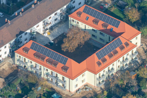 Stadtquartier „Margaretenau“, Regensburg. Anerkennung in der Kategorie Klimagerechte Sanierung des Bundespreis UMWELT & BAUEN 2021. Luftaufnahme/©Fotografie Herbert Stolz