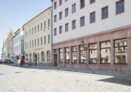 Lobende Erwähnung: Stadtbibliothek Lutherstadt Wittenberg | Peter Zirkel Gesellschaft von Architekten mbH, Dresden || Hauptfassade Schlossstraße. Fotograf*in: Peter Zirkel Gesellschaft von Architekten mbH, Dresden