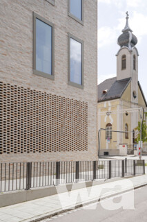 Geschäftshaus mit Hotel und Appartements am Pasinger Marienplatz  | © Jonas Bloch