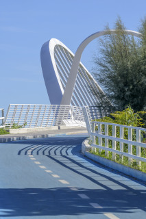 Cycling and pedestrian bridge over the Ete Vivo river