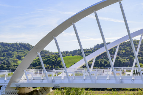 Cycling and pedestrian bridge over the Ete Vivo river