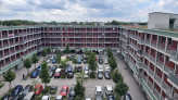 Belobigung: Parkplatzüberbauung am Dantebad II, München (Deutschland) | Dante II: Wie ein Parkplatz zum lebendigen Wohnkarree wird | Architekturbüro: Florian Nagler Architekten GmbH | Bauherr*in: Gewofag Holding GmbH | Foto: © Anja Reichert Schick