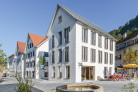 Gestaltungspreis: Revitalisierung der Altstadt, Hohenems (Österreich) | Vom Leerstand zur Lebensader: Wie Hohenems seine Innenstadt neu erfindet | Architekturbüro: bernardo bader architekten, Architekten, Nägele Waibel, Georg Bechter Architektur + Design, Hein Architekten, Imgang Architekten, ma.lo zusammen mit DI Michael Egger, Stadtland Büro für Raum- und Landschaftsplanung, lohrer.hochrein landschaftsarchitekten und stadtplaner gmbh | Bauherr*in: Schadenbauer Projekt- und Quartierentwicklungs GmbH und Stadt Hohenems | Foto: © Karin Nussbaumer